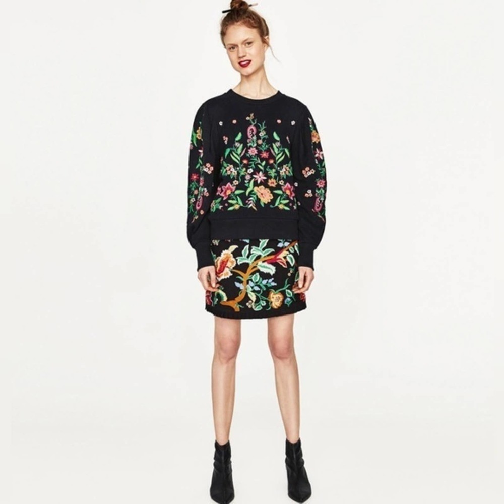 ZARA Woman Embroidered Pleated Hem Mini Skirt Size XS NWT - Picture 2 of 13